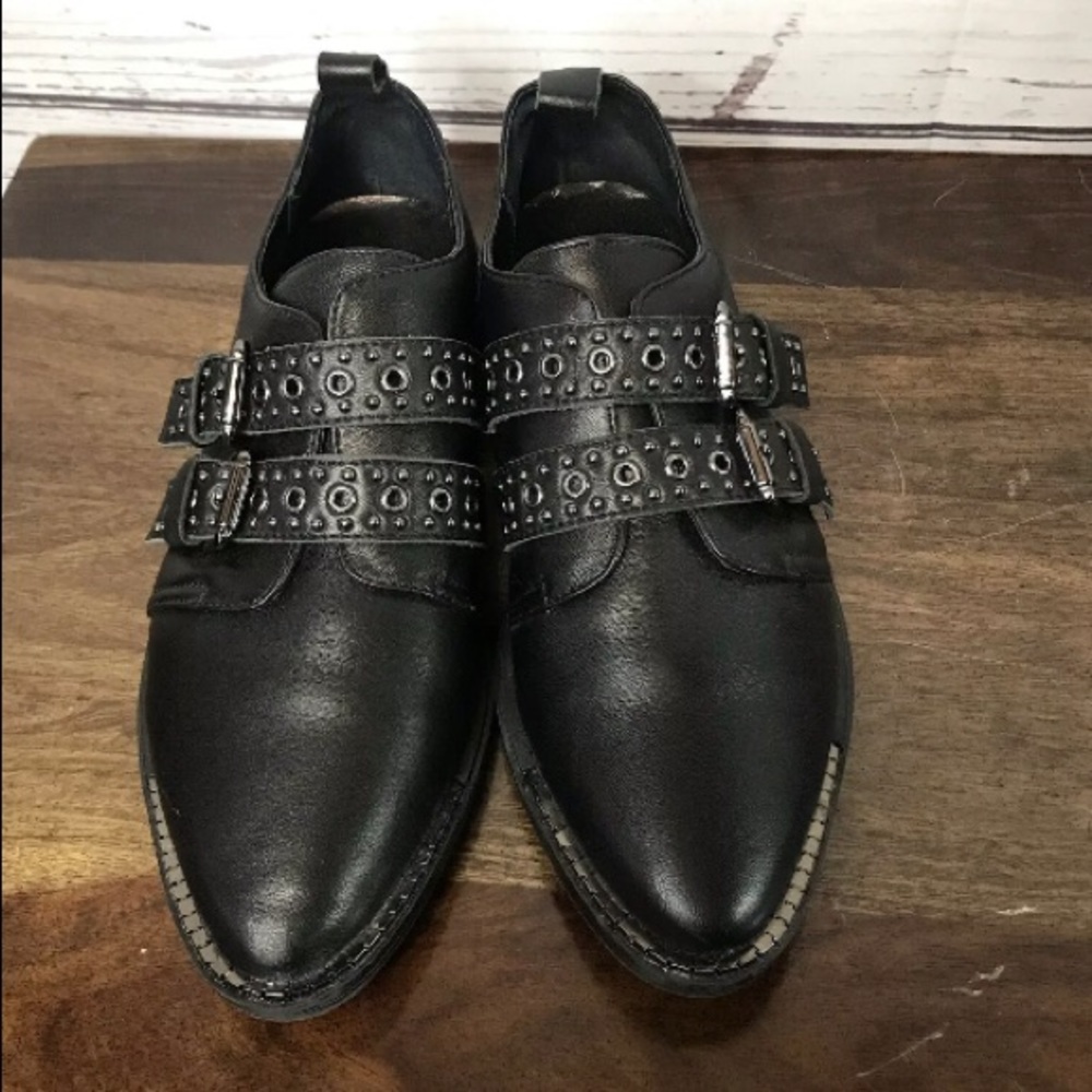 Nearly new Ladies Bleeker & Bond black leather shoes
